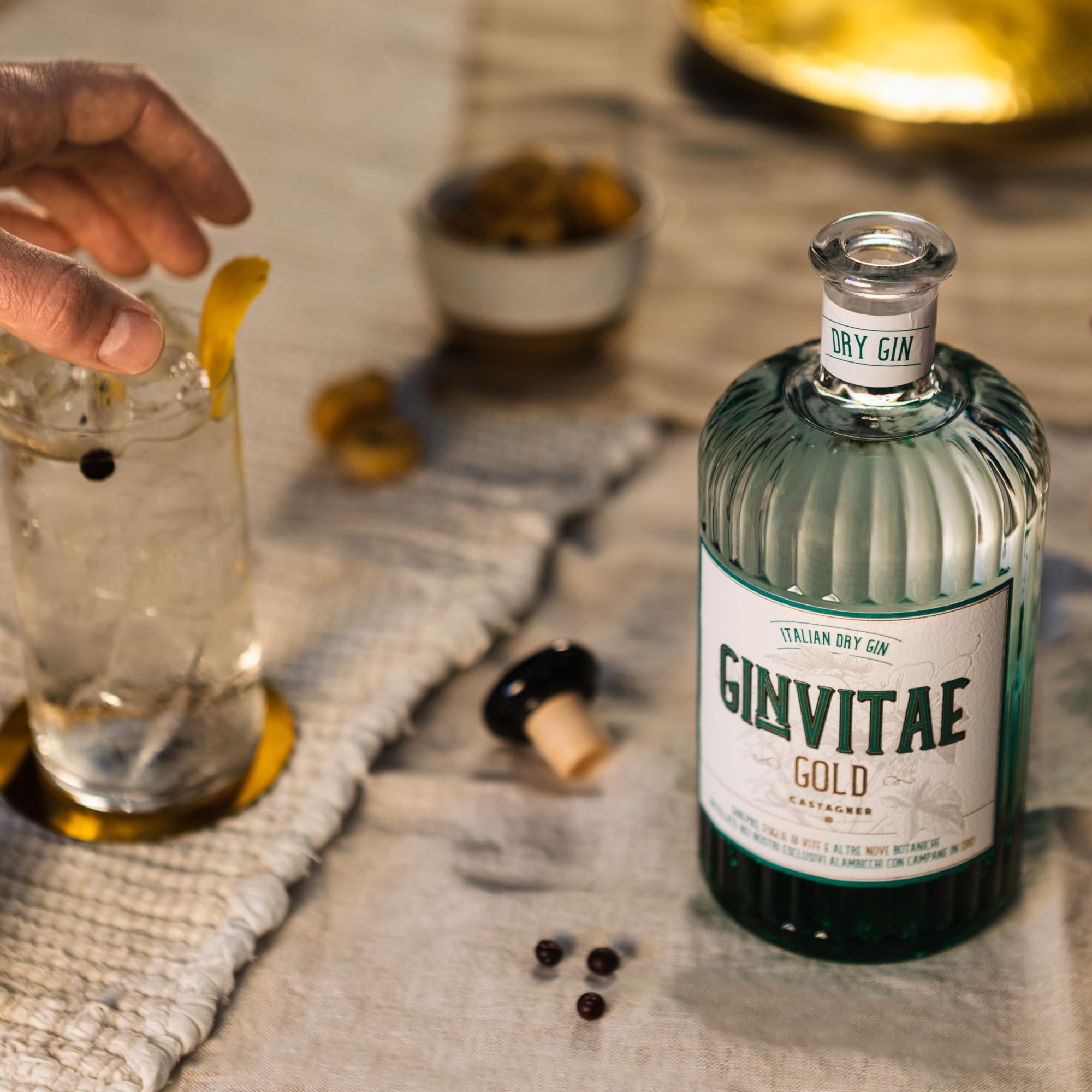 castagner-gin-vitae-gold-700-ml-43-premium-dry-gin-italiano image 4